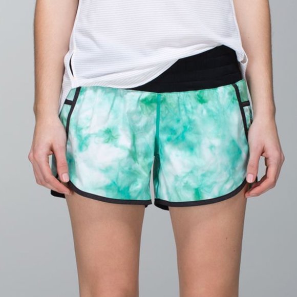 NEW Lululemon Tracker Short II *2-way Stretch Spray Dye White Blue Tropi… - Picture 2 of 5